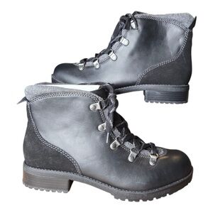 Clarks Women's Black Lace-Up Boots Brand New